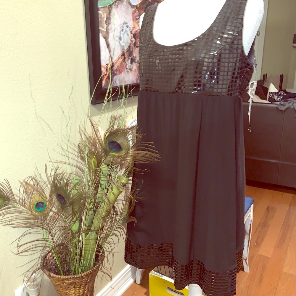 NWT Tiana B. LBD w/ adorable mod shape & details